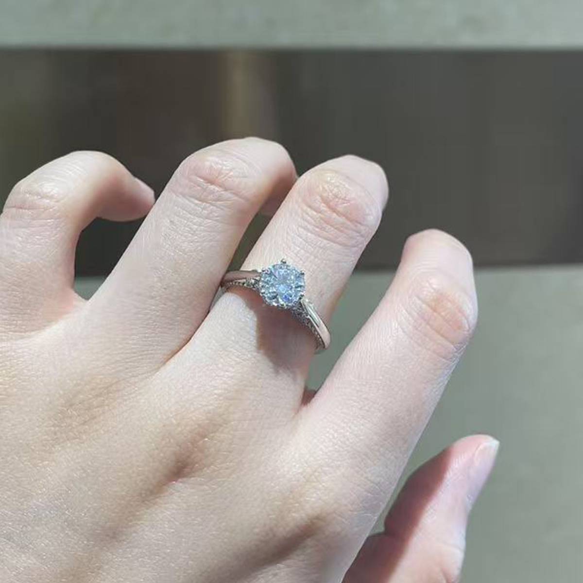 单头女戒S925银镀白金女戒定制选款主石莫桑钻1.0ct/副石高碳钻